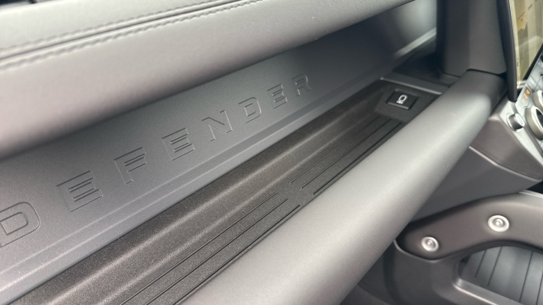 Land Rover Defender 3.0 D250 X-Dynamic SE 90 3dr Auto Diesel Estate